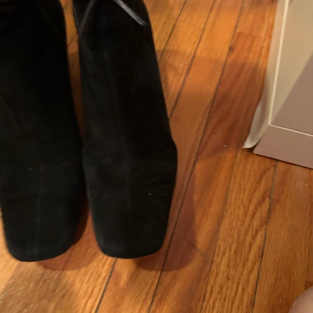 Kid suede Ferragamo black mid-heel booties pre-owned size 8 B Italian-made - Picture 2 of 16